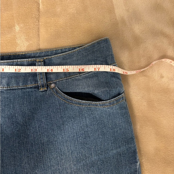 Daisy Fuentes Blue Ankle Cropped Jeans - Picture 5 of 9